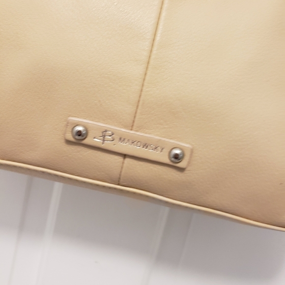 B. Makowsky Light Beige Leather Shoulder Bag, Classic Business Casual - Picture 2 of 12